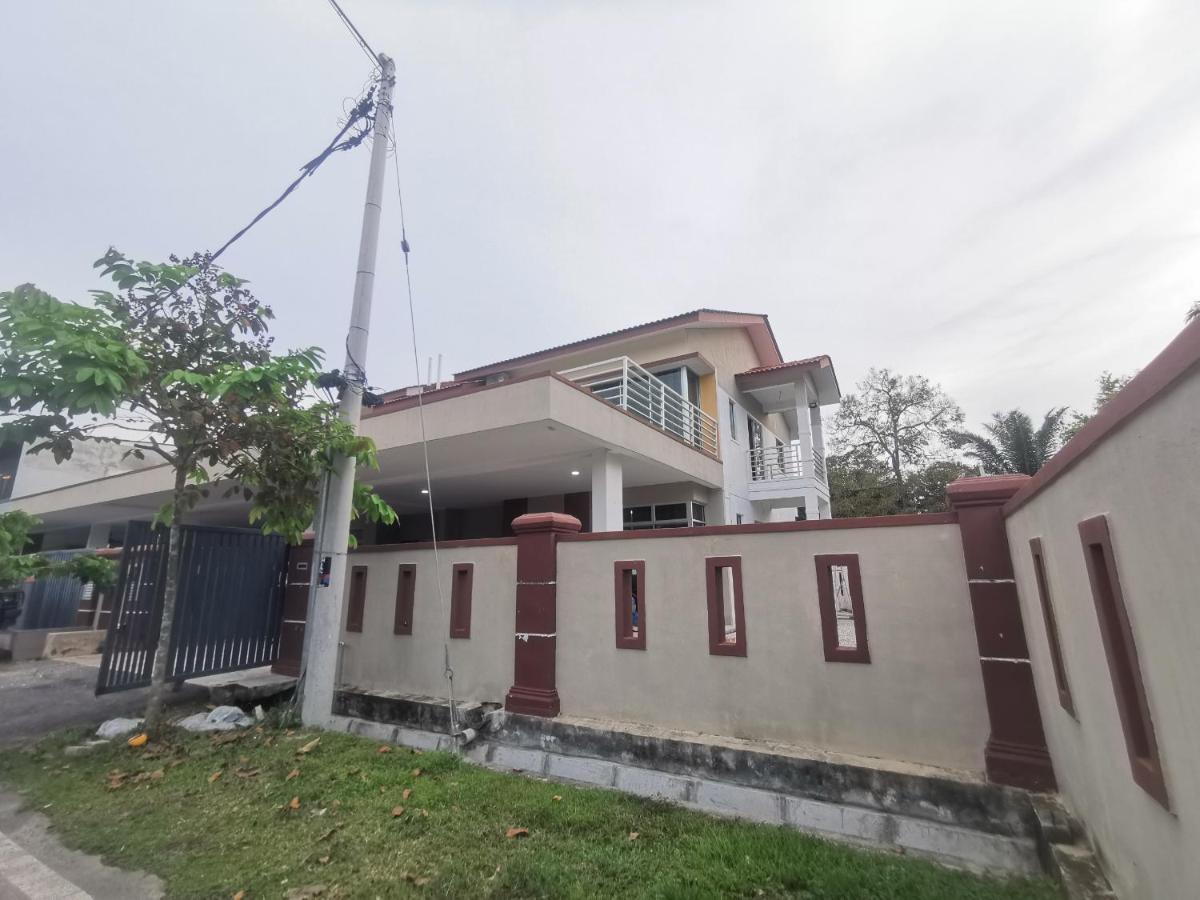 Oyo Homes 90524 D'J Pegaso Serom Homestay Muar Exterior foto